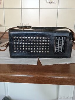 Staré rádio RIGA s pouzdrem