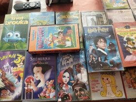 VHS kazety s pohádkama.