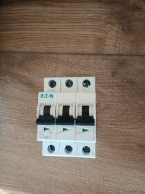 Třífázový jistič Eaton PL7-C40/3
