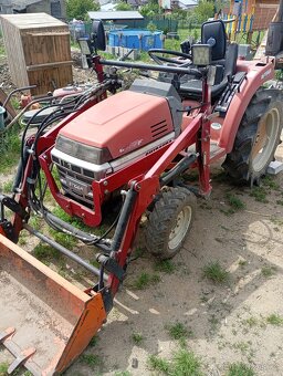 Shibaura MI-TRON P185F s čelním nakladačem a příslušenstvím