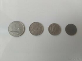 381 kusů mincí