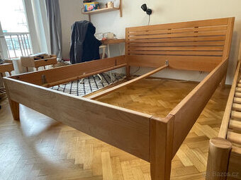 Kvalitní masivní buková postel