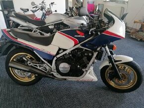 Honda VF 750 F