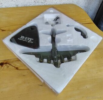 KOVOVÝ MODEL LETADLA - B-17F MEMPHIS BELLE