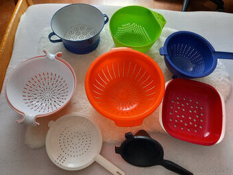 Kuchyňské cedníky 7 ks - různé ceny, i Tupperware - 1