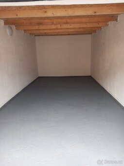 Garáž s elektřinou v Mariánských Horách - bez provize RK