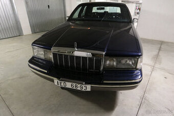 LINCOLN TOWN CAR