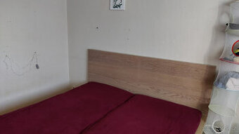 Prodám manželskou postel 180 x 200 cm vč. roštu a matrací