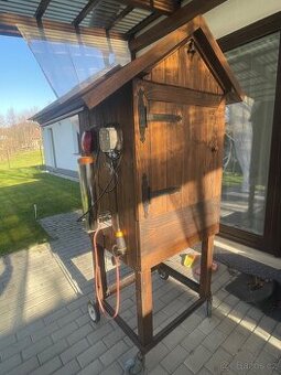 Elektrická dřevěná udírna