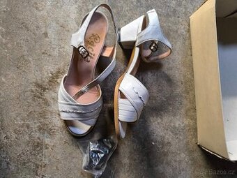 Prodám staré dámské boty