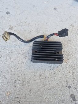 ducati 1098 regulátor dobíjení