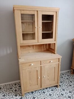 Stará kredenc, příborník po renovaci