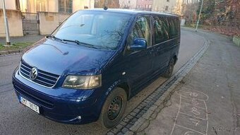 Volkswagen Multivan T5 2.5 tdi s variabilní lůžkovou úpravou