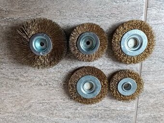 Sada drátěných kotouču pomosazené