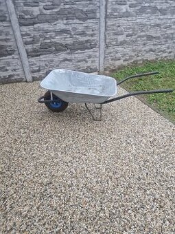 Prodám 80L stavební kolečka na nafukovacích kolech