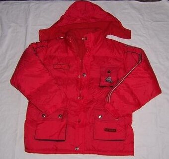 červená zimní bunda s kapucí, vel. 140