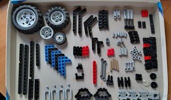 Lego součástky + další stavebnice.