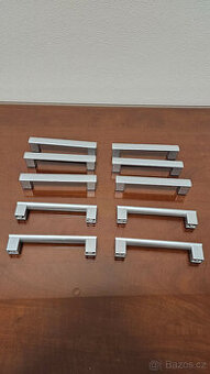 Úchyty na nábytek nové hezké