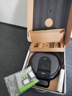 Robotický vysavač iRobot Roomba i7