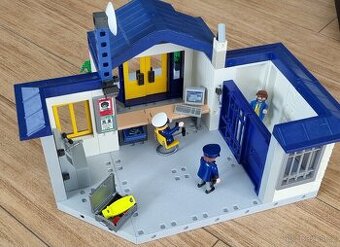 Playmobile policejní stanice - 1