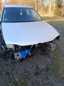 Kapota Volkswagen Golf 4