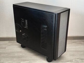 2x PC skříň (case) Chieftec se zdrojem a kolečky