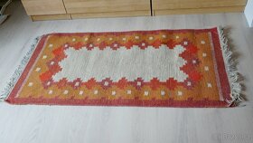 koberec ručně tkaný, 100% vlna, dovezený z Indie, originální
