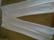 Bílé dámské společenské kalhoty Atmosphere s puky