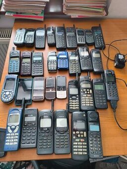 32x Retro GSM telefony Nokia, Siemens, Ericsson