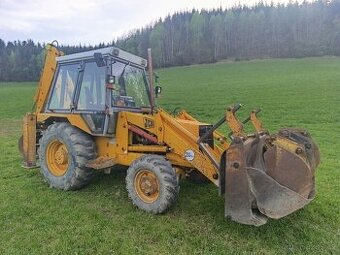 Traktorbagr JCB