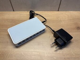 Switch: TP-Link TL-SF1008D