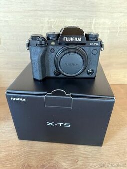 FUJIFILM X-T5