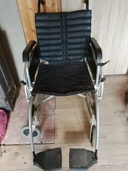 Invalidní skládací vozík