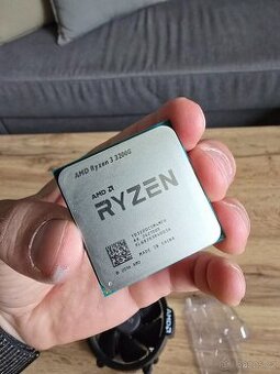 AMD RYZEN 3 3200G @ 3.6GHz
