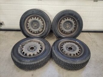 Zánovní zimní komplety Nokian 165/70 r13 79t
