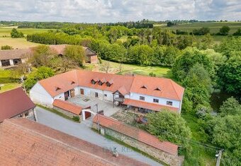 Prodej zemědělská usedlost 883 m2, pozemek 6 835 m2 - Velká 