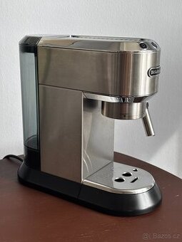 Kávovar DeLonghi Dedica a mlýnek