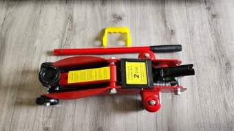 Hydraulický hever 2T – jako nový, odzkoušený