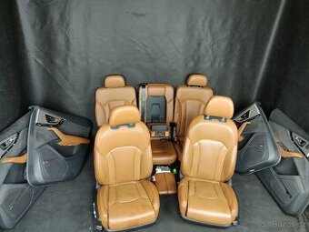 Audi Q7 4M kuzeny interier sedacky