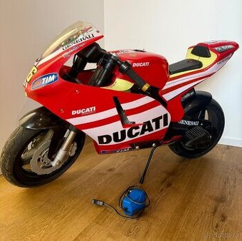PEG PEREGO VALENTINO GP DUCATI ROSSI 2011