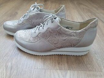Stříbrné kožené tenisky vel. 39