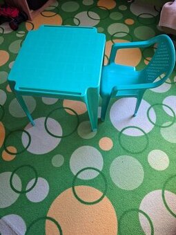 Set plastového nábytku