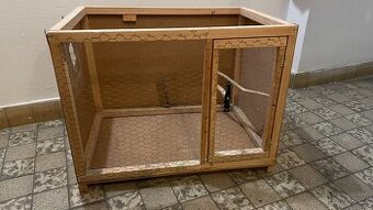 Domácí bednová klec