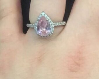 Nový dámský stříbrný prsten 925 slza slzicka růžový kámen