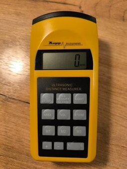 DIGITÁLNÍ MĚŘIČ VZDÁLENOSTI