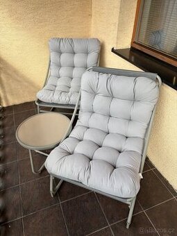 Venkovní křesla se stolečkem