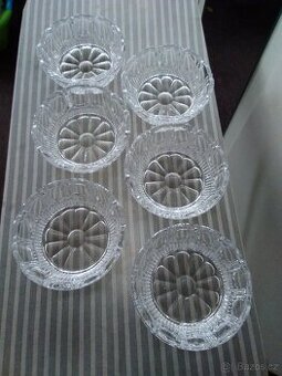 Skleněné misky sada 6 kusů.