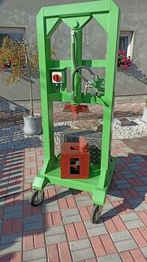 Hydraulický lis štípač