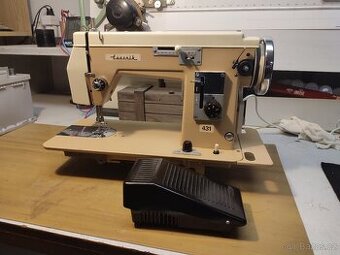 Šicí stroj Lucznik + skříňka/pedál