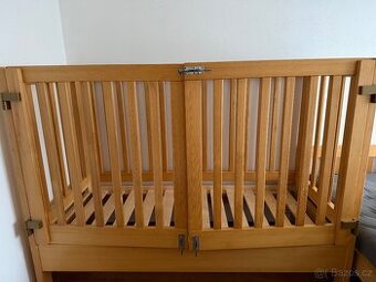 Postel s ohrádkou/pro hendikepované